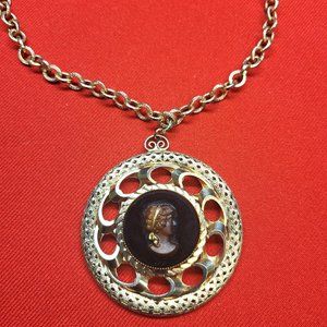 Vintage Gold Tone Black Cameo Pendant Chain Necklace